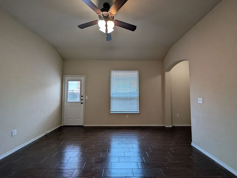 660 Creekside Cir — Photo 8