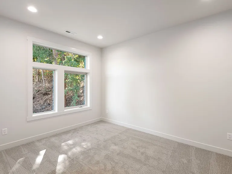 Hidden Hills Condominiums — Photo 32