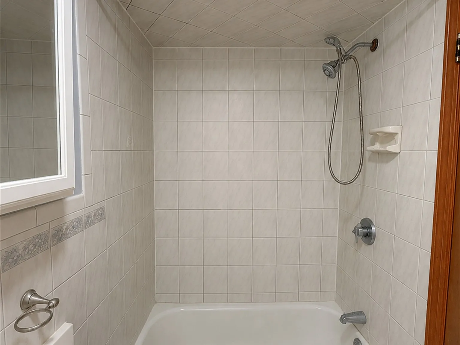 2 bed, 1.5 bath, 775 sqft, $3,500 — Photo 2