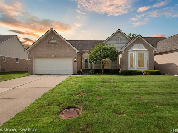 4154 Shorebrook Dr, Sterling Heights, MI 48314