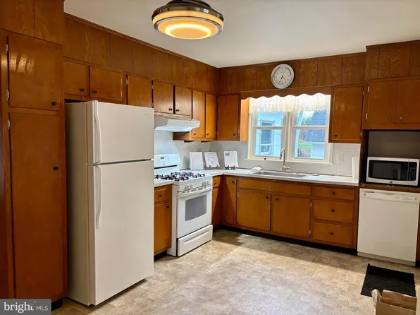 52 Scott Ave, Princeton Junction, NJ 08550