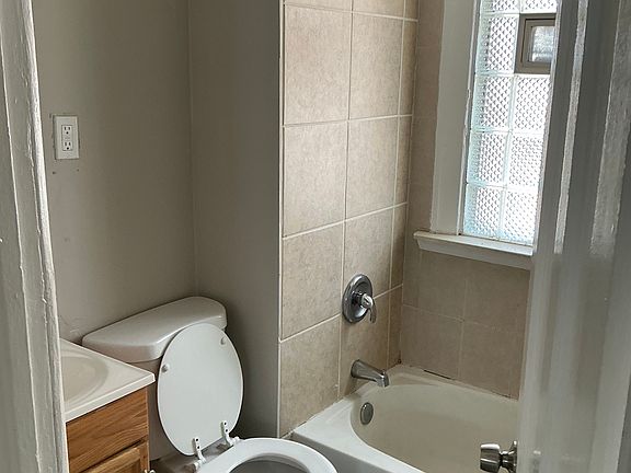 5th image of 2026 Kendall Ave #2