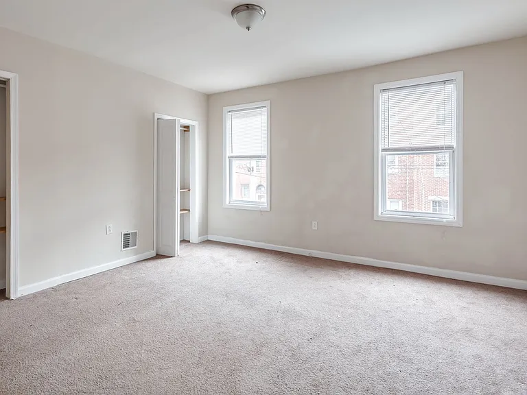 1923 Carpenter St — Photo 10
