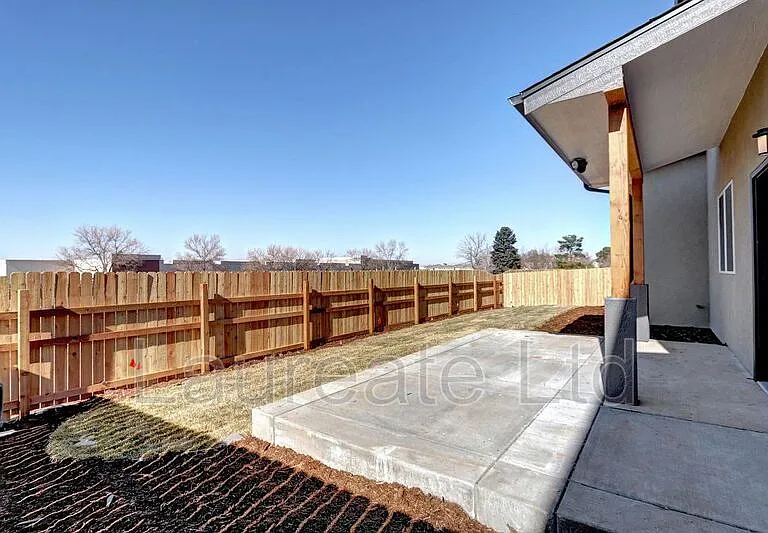 1433 S Kenton St — Photo 29