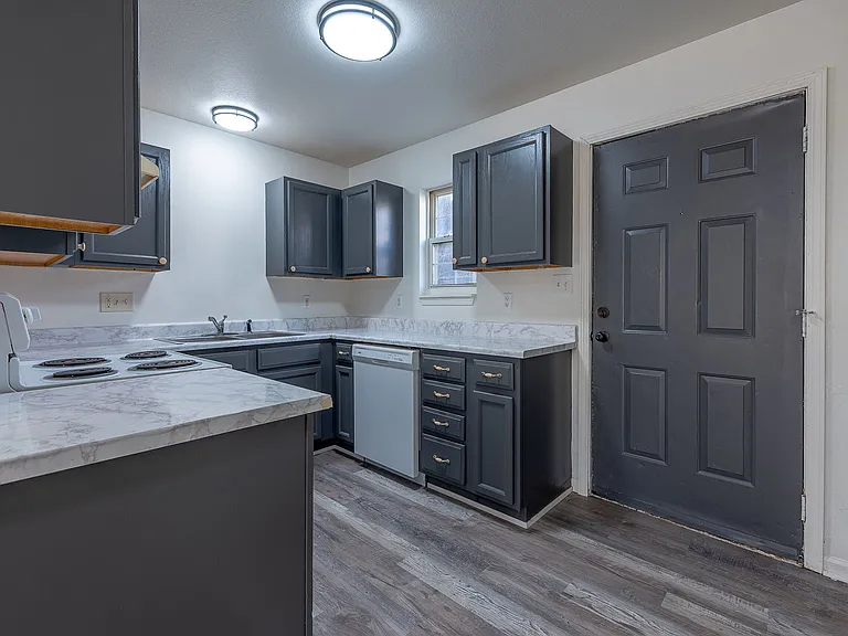321 W South Ave — Photo 6