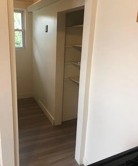 827 Hyde Park Ave — Photo 12