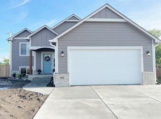 9662 Heather Ln, Manhattan, KS 66502