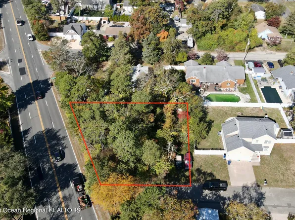 220 Beach Avenue, Beachwood, NJ 08722