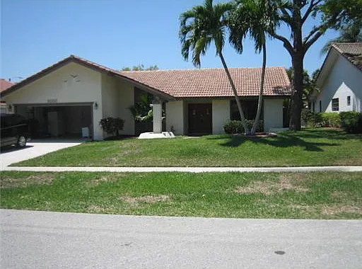 6050 Amberwoods Dr — Photo 10