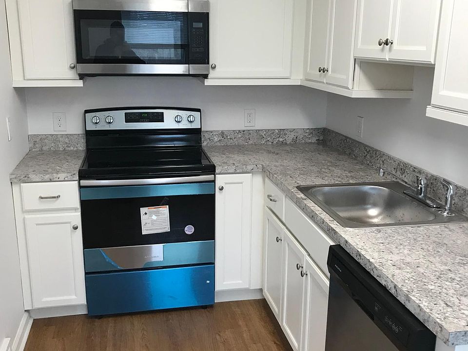 2nd image of 803 Shaw Ave