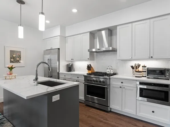 765 E 3rd St #307, Boston, MA 02127