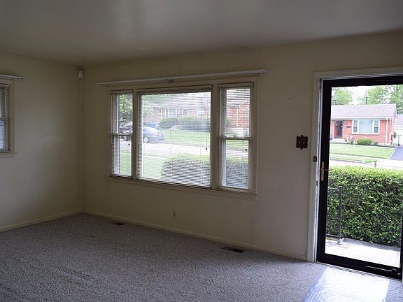 3rd image of 383 Gawaine Dr
