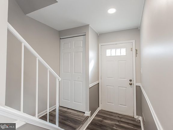 4th image of 4918 McFarland Dr