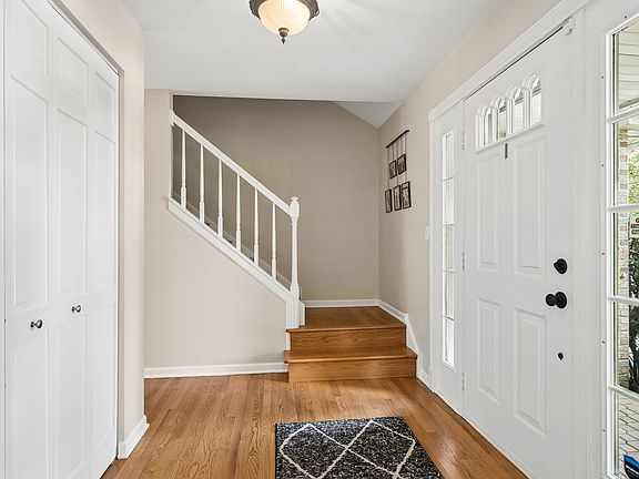 3rd image of 323 Camden Pl