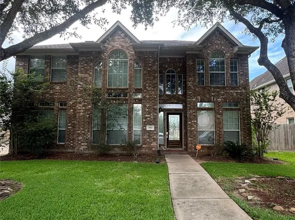 3811 Houston Lake Dr, Pearland, TX 77581