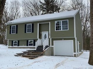 122 Dufault St, Putnam, CT 06260