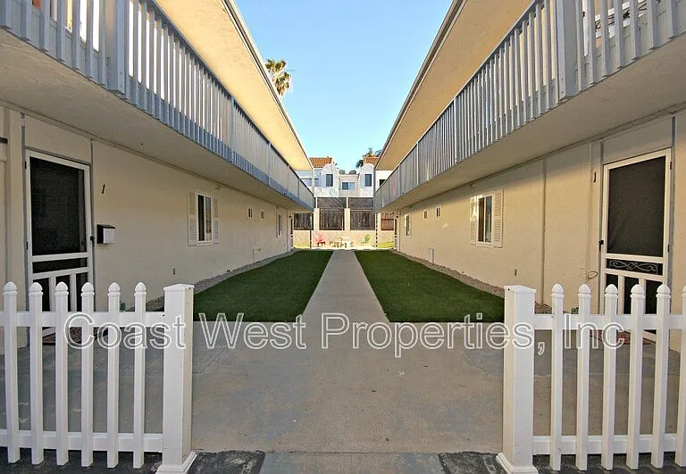 381 Oak Ave #5 — Photo 17