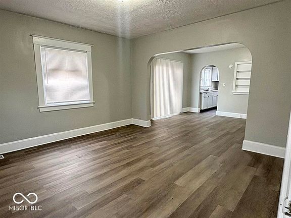 5th image of 513 E Centennial Ave