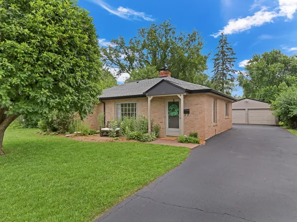 137 School St, Grayslake, IL 60030