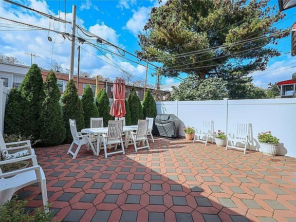 4th image of 2376 E 17th St #1