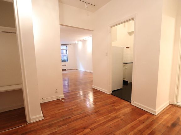 5th image of 120 E 62nd St APT 2C