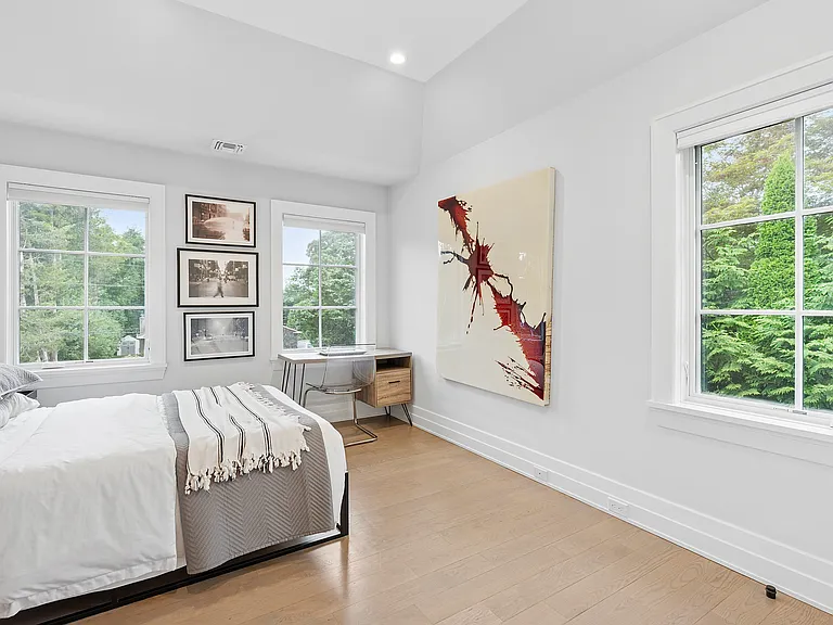 28 Parkway Dr — Photo 17