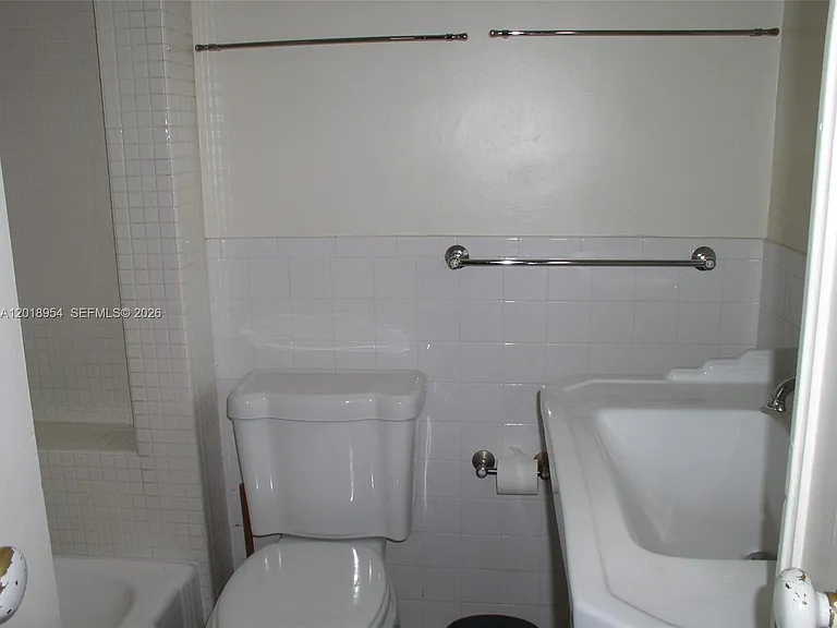 404 Viscaya Ave #404 — Photo 10