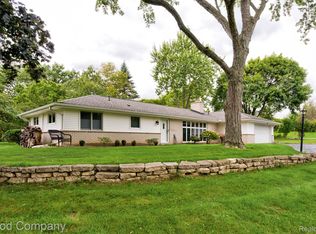 1604 Northumberland Dr, Rochester Hills, MI 48309