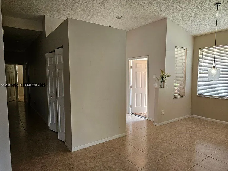 2450 S Coral Trace Cir — Photo 5