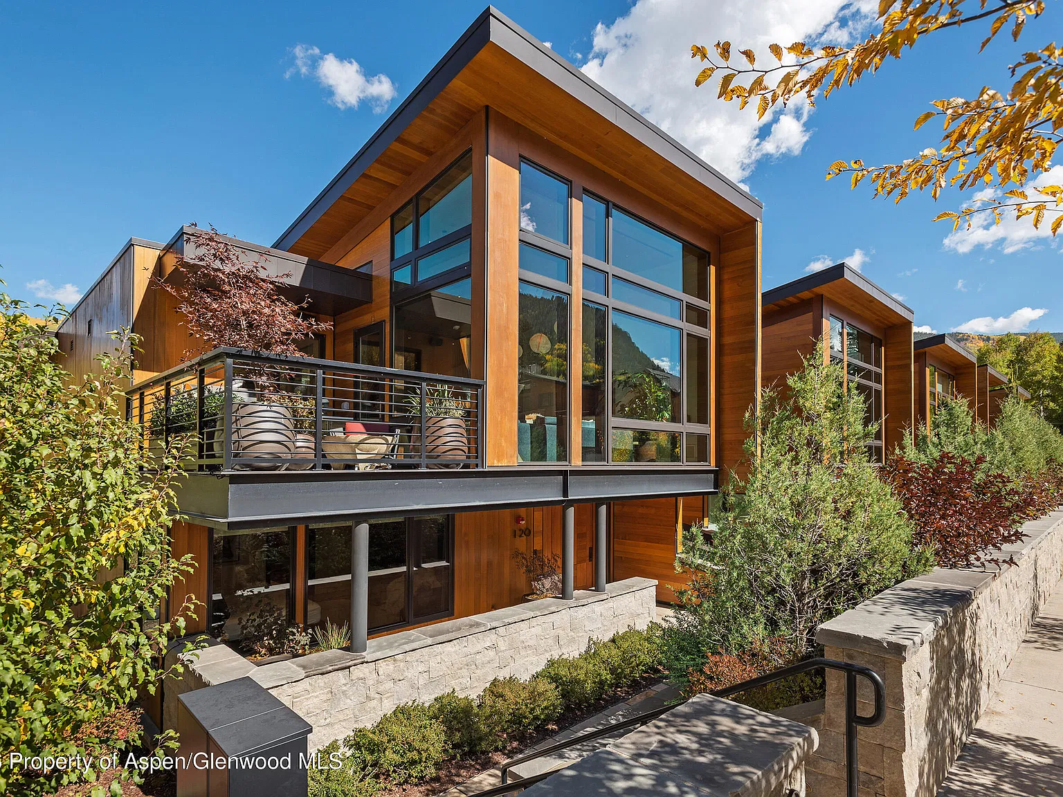 3 bed, 4.5 bath, 4996 sqft, $150,000 — Photo 1