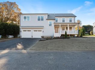 35 Whitewood Dr, Cranston, RI 02920