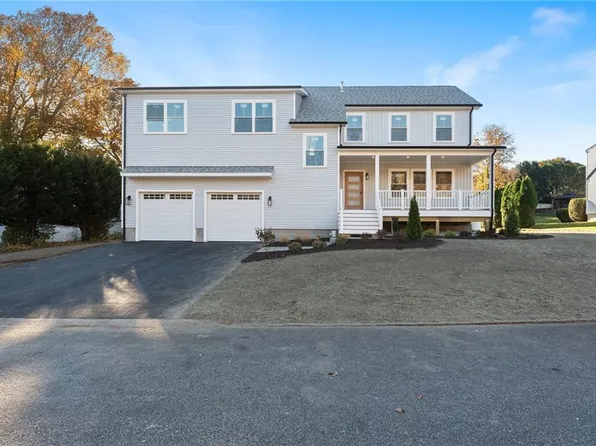 35 Whitewood Dr, Cranston, RI 02920