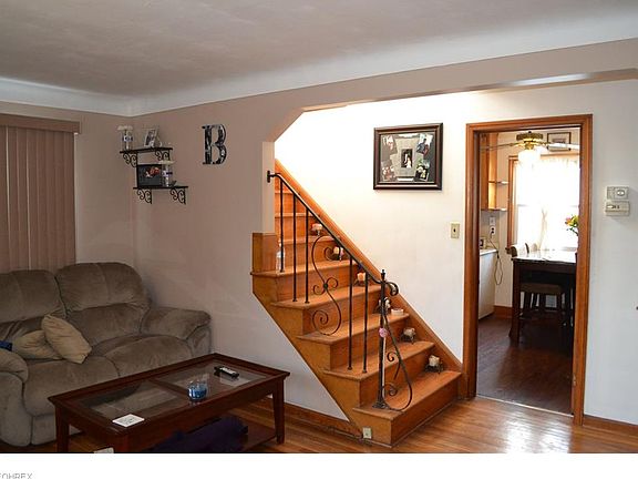 4th image of 7609 Traymore Ave