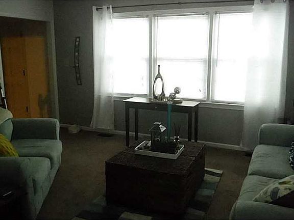 2nd image of 476 Harcourt Pl
