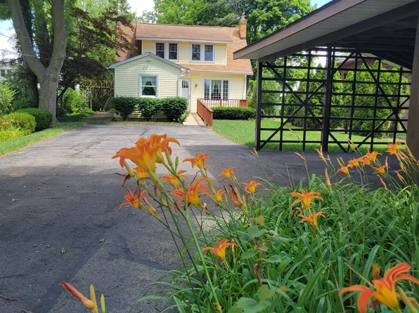 850 W Huron River Dr, Van Buren Township, MI 48111