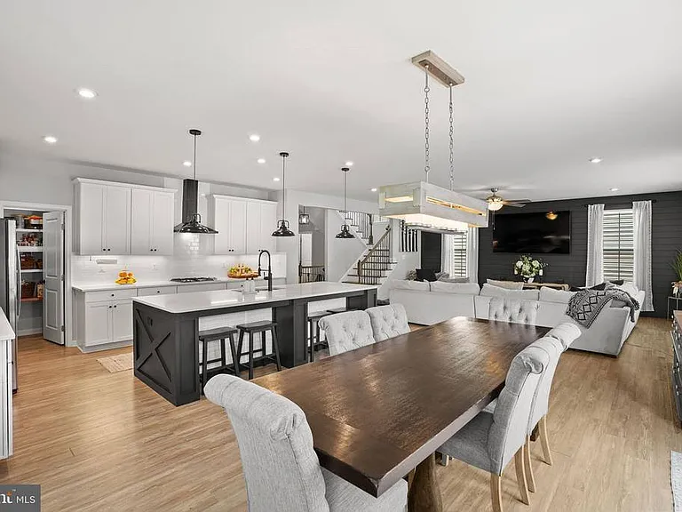 12405 Southington Dr — Photo 16