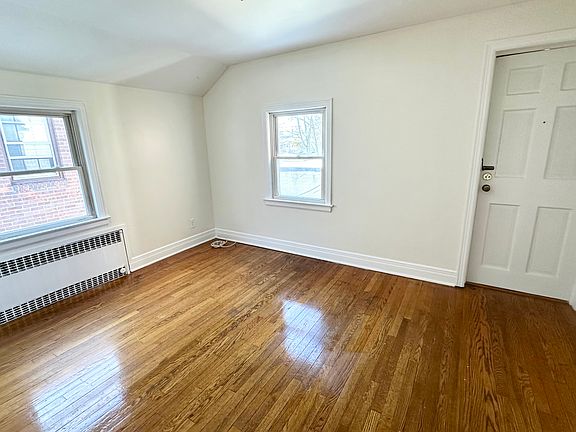 4th image of 88 Hawthorne Ave #3