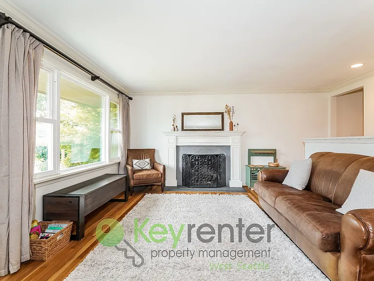 4011 48th Ave SW — Photo 3