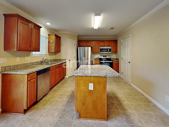 3rd image of 107 Oak Knoll Dr
