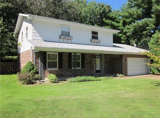 17 Fourscore Dr, Belleville, IL 62226