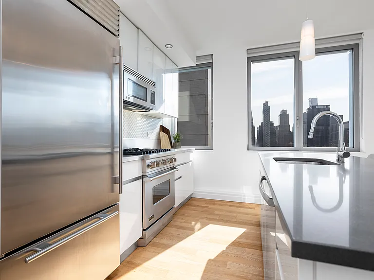 554 W 54th St #25Y — Photo 4