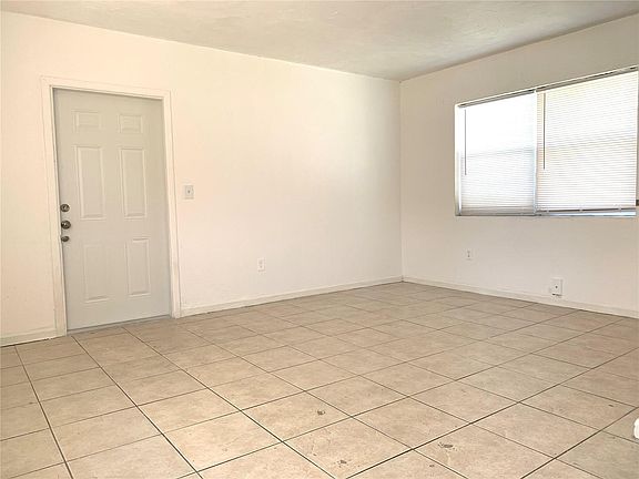 5th image of 1635 N Treasure Dr #5