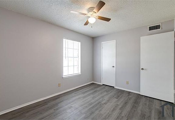 4th image of 2418 N Willis St #165