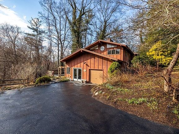 3rd image of 58 Meadow Brook Rd