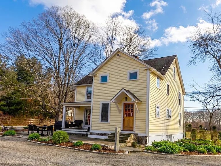 323 Green Hill Rd — Photo 18