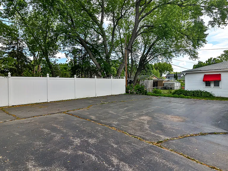 304 Merrill Ave — Photo 11