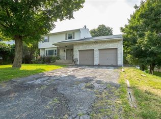 33 Keats Dr, New Windsor, NY 12553