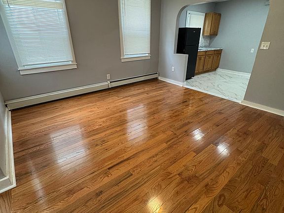 5th image of 352 Howard Ave APT 1