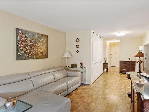 4th image of 230 Garth Road #7B1