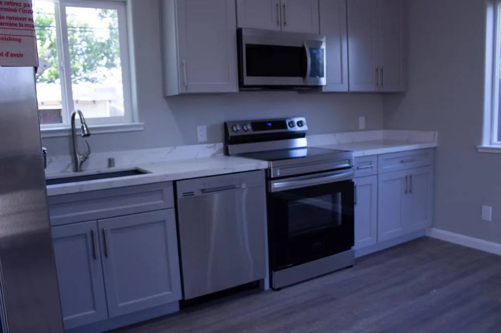 211 W Norwich Dr — Photo 4